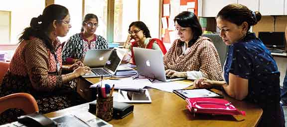 ahmedabad-international-school-teachers-collaborating-for-effective-use-of-tech-in-the-class